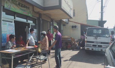 環保加愛心　中市外埔資收站老人送餐
